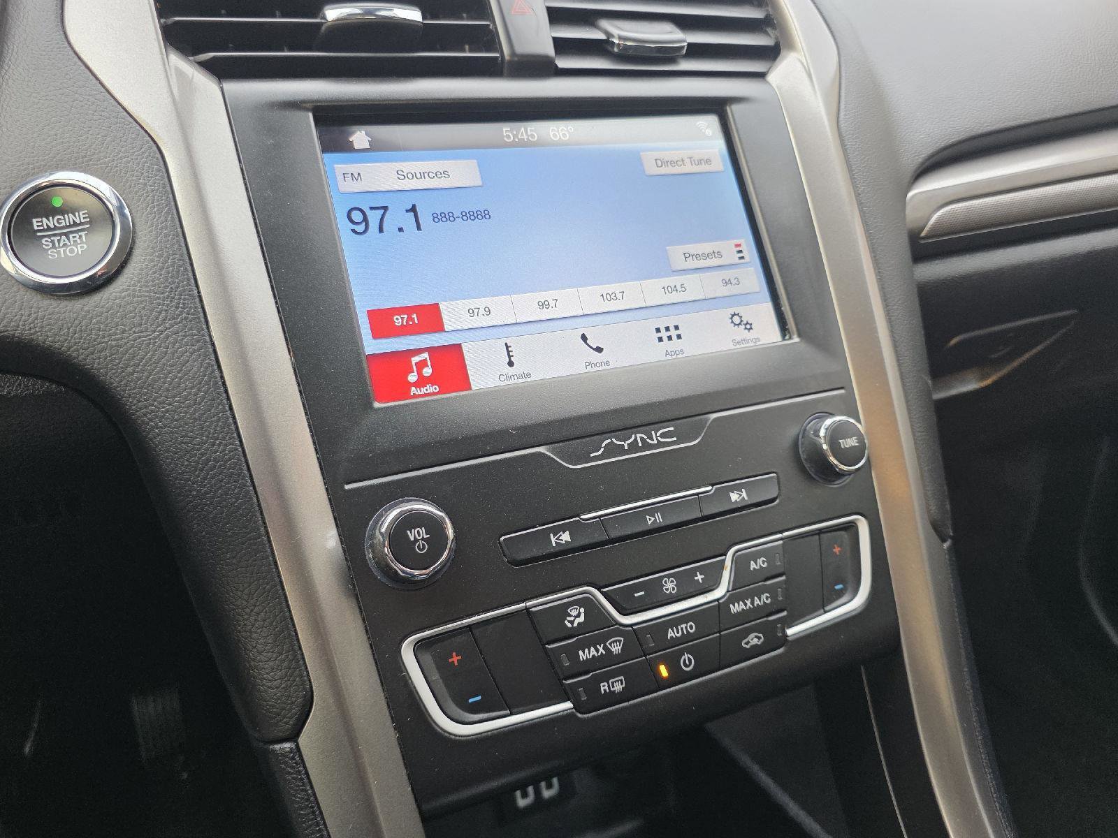 Used 2019 Ford Fusion SE image 18