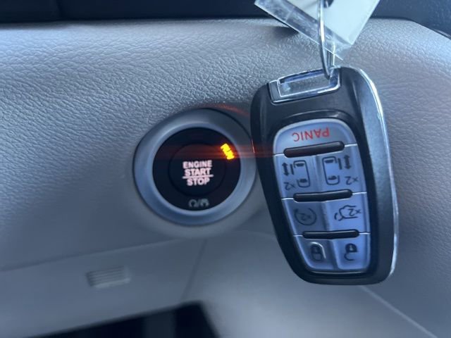 Used 2022 Chrysler Pacifica Touring-L image 37