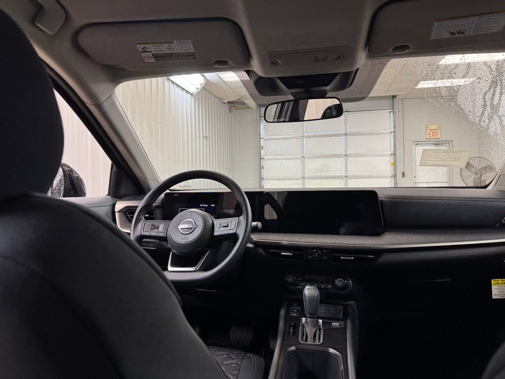 Used 2026 Nissan Kicks SV AWD/4WD image 18