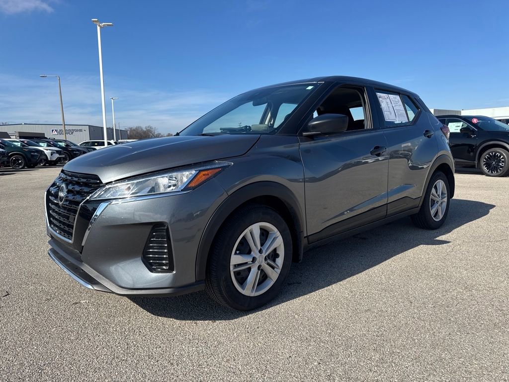 Used 2025 Nissan Kicks Play S image 2