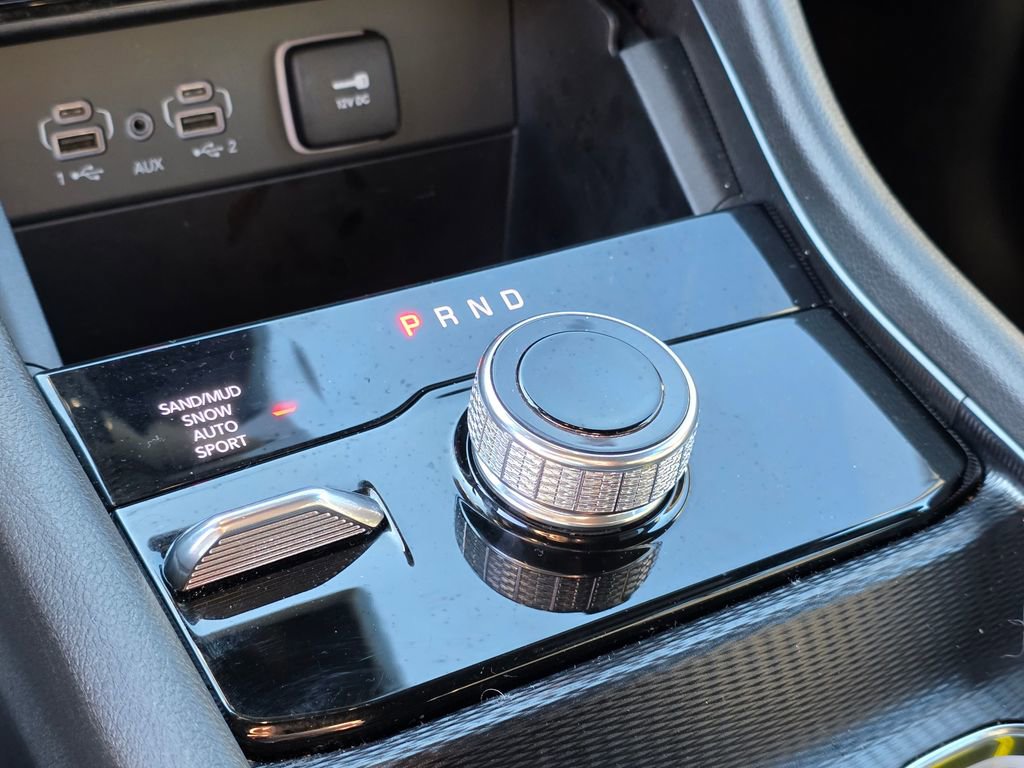 Used 2024 Jeep Grand Cherokee Limited w/ Black Appearance Package image 24