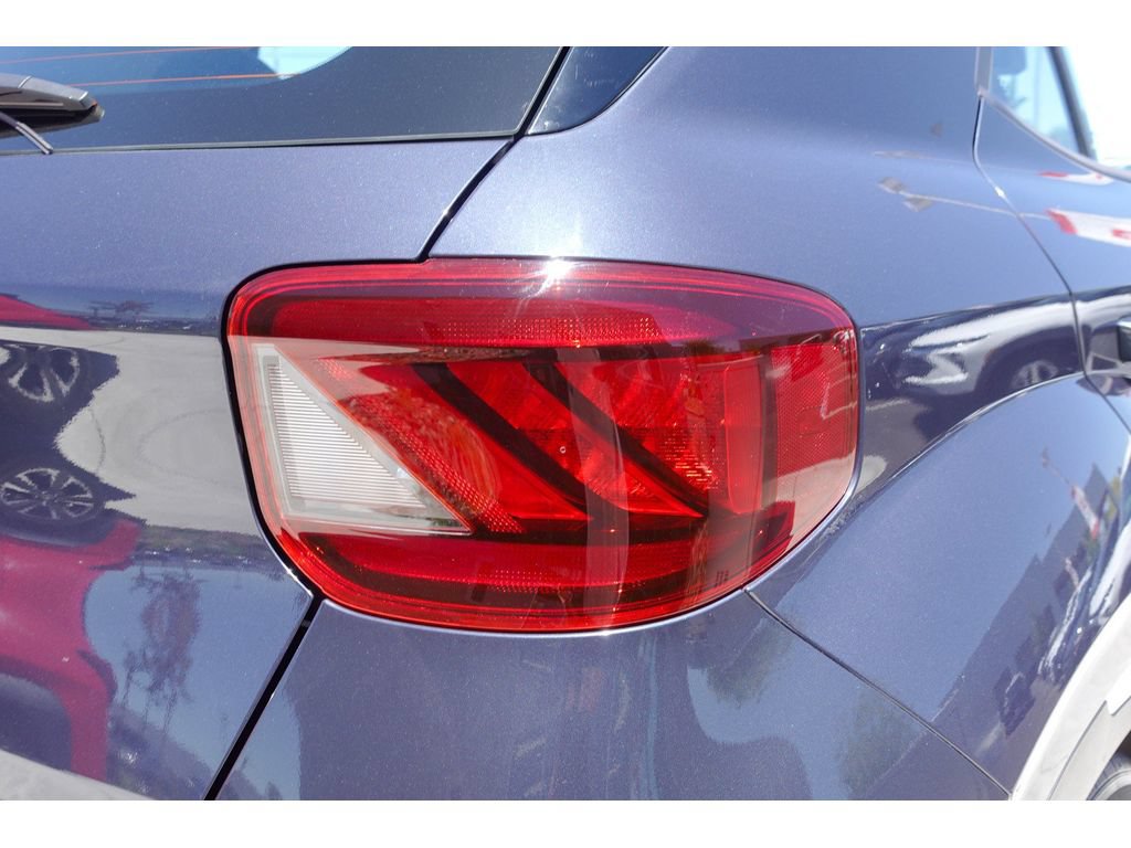 Used 2021 Hyundai Venue FWD image 6