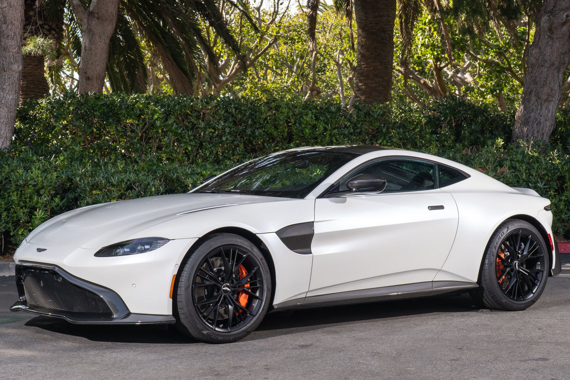 Used 2021 Aston Martin V8 Vantage Coupe image 2