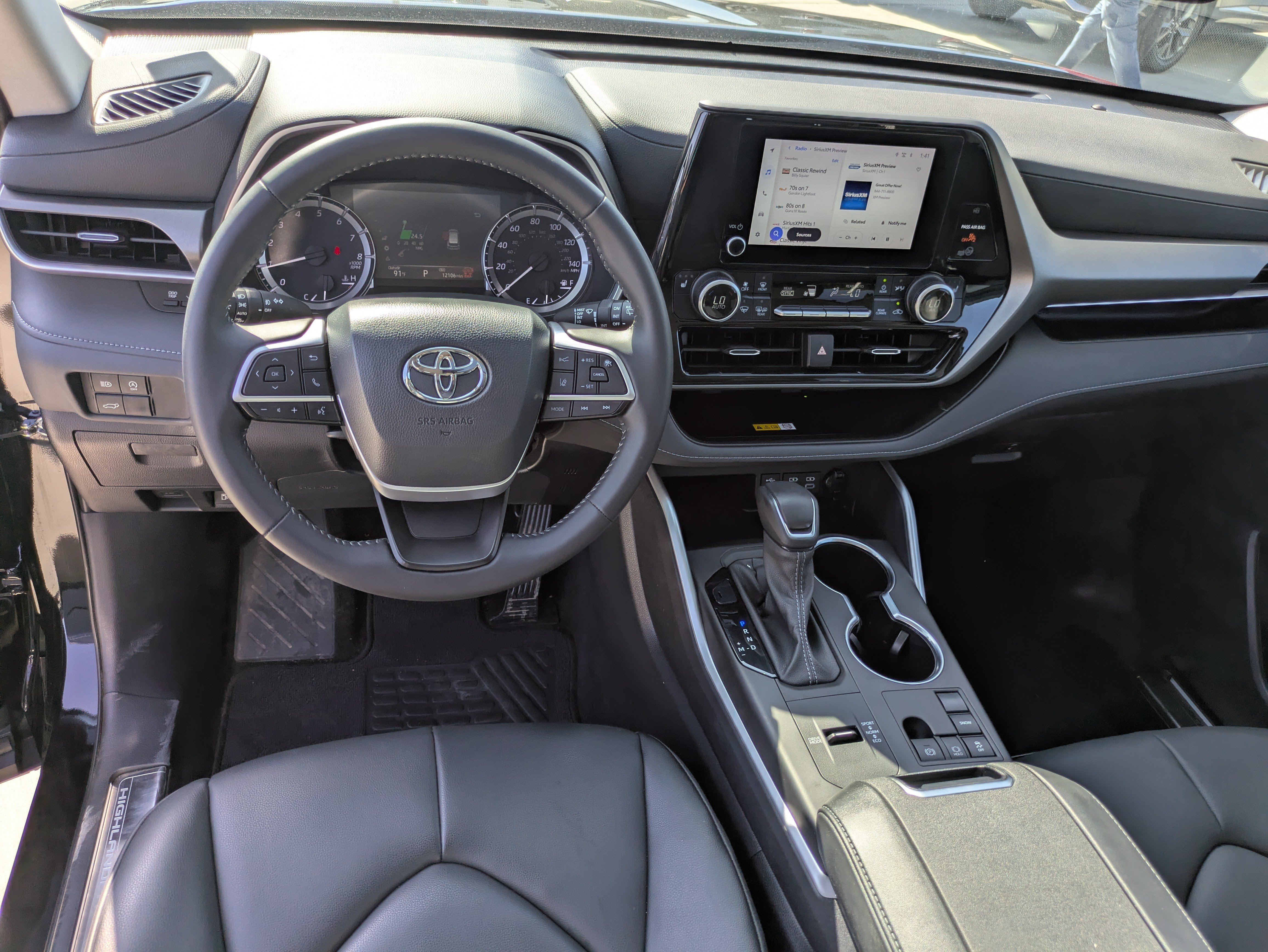 Certified 2024 Toyota Highlander XLE FWD image 17