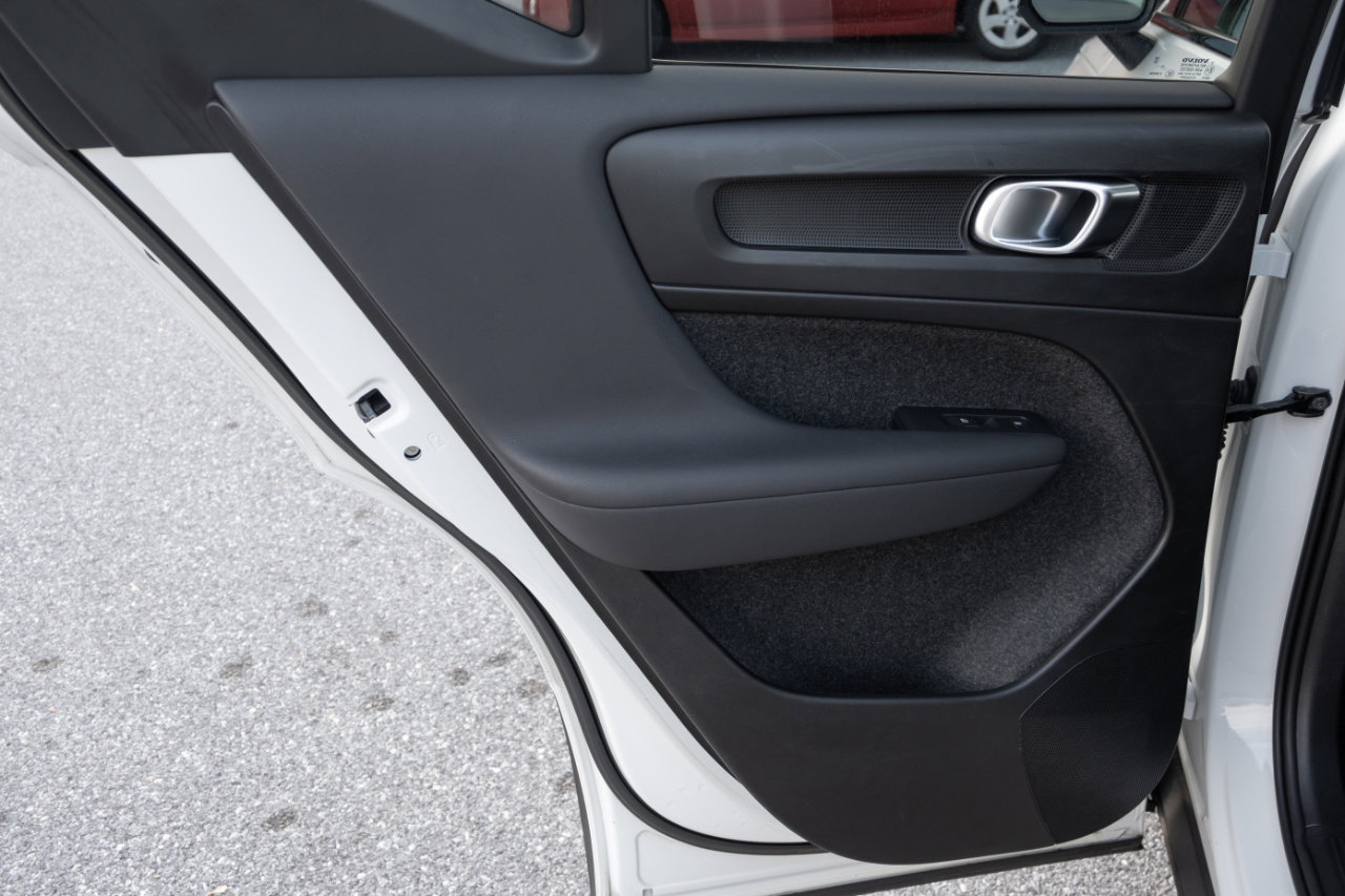 Used 2023 Volvo XC40 B5 Plus image 20