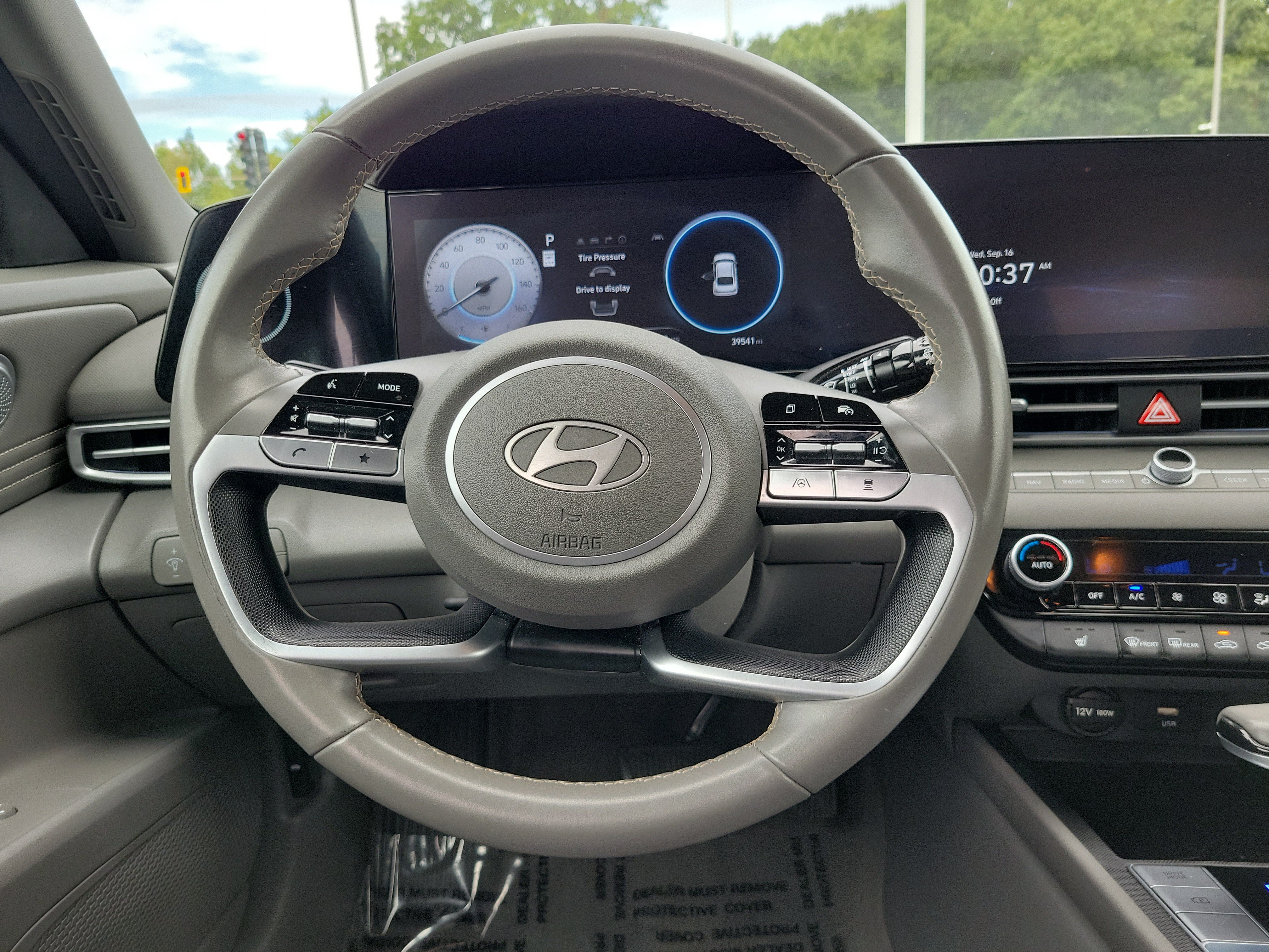 Used 2025 Hyundai Elantra SEL FWD image 15
