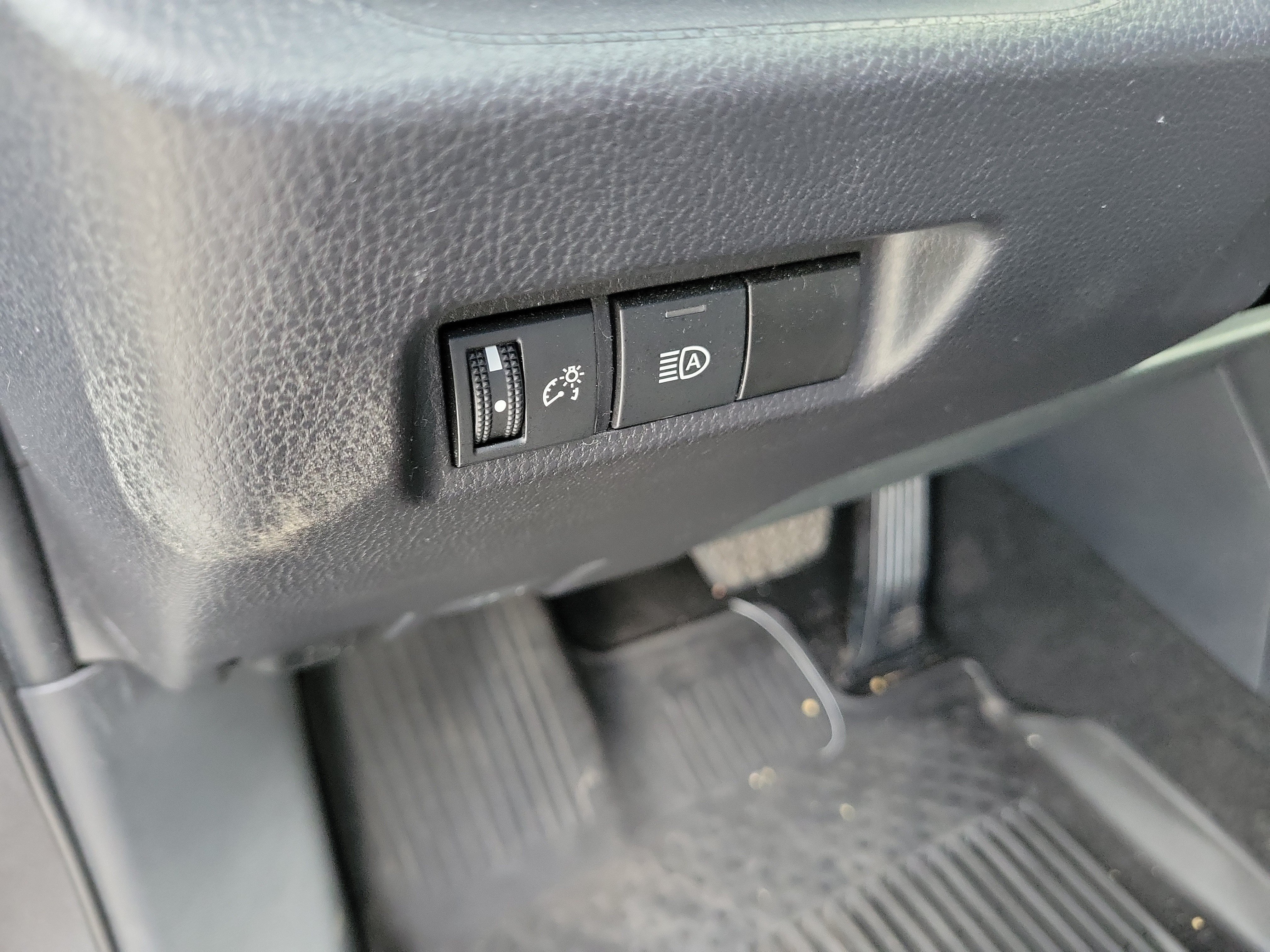 Certified 2025 Toyota RAV4 LE FWD image 24
