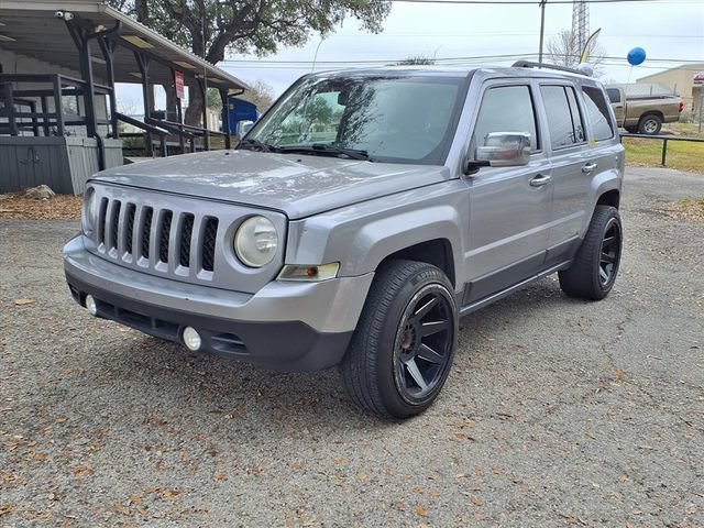 Used 2017 Jeep Patriot Latitude AWD/4WD image 3