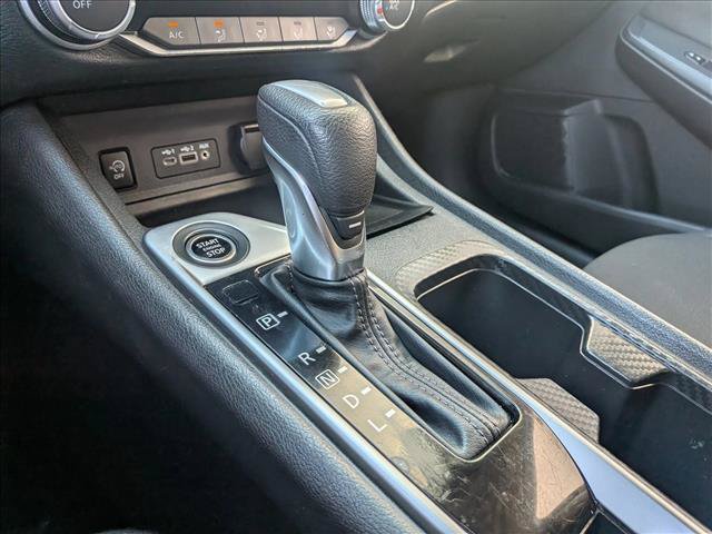 Used 2024 Nissan Sentra SV FWD image 17
