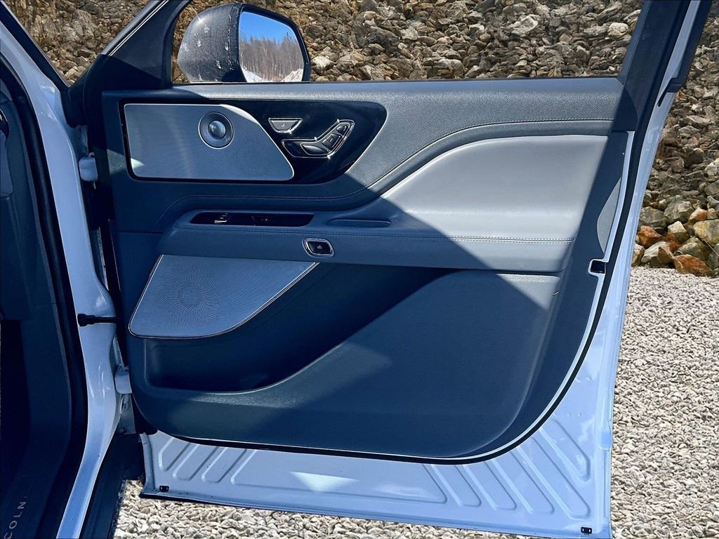 Used 2020 Lincoln Aviator Reserve w/ Equipment Group 202A image 21