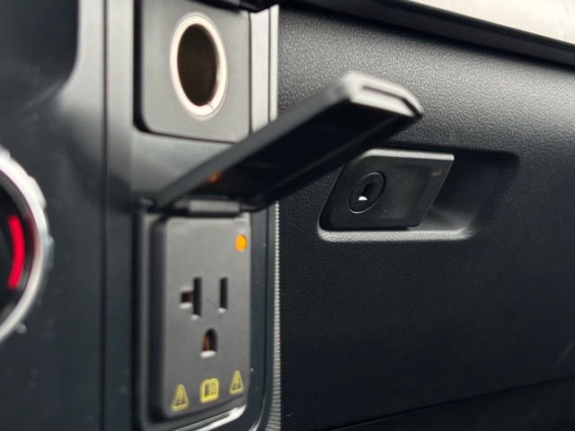 New 2025 Ford F150 Platinum w/ Equipment Group 702A High image 40