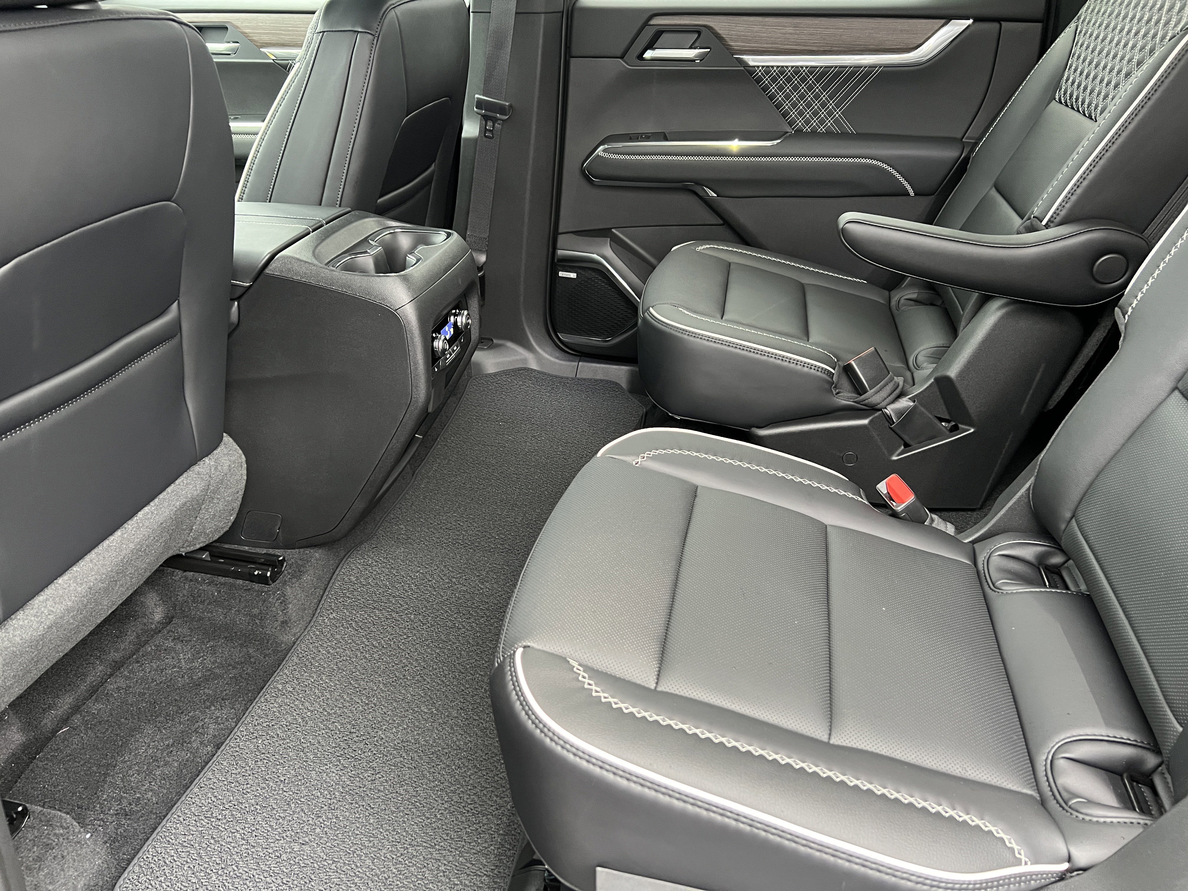 New 2026 GMC Acadia Denali w/ Super Cruise Package image 18