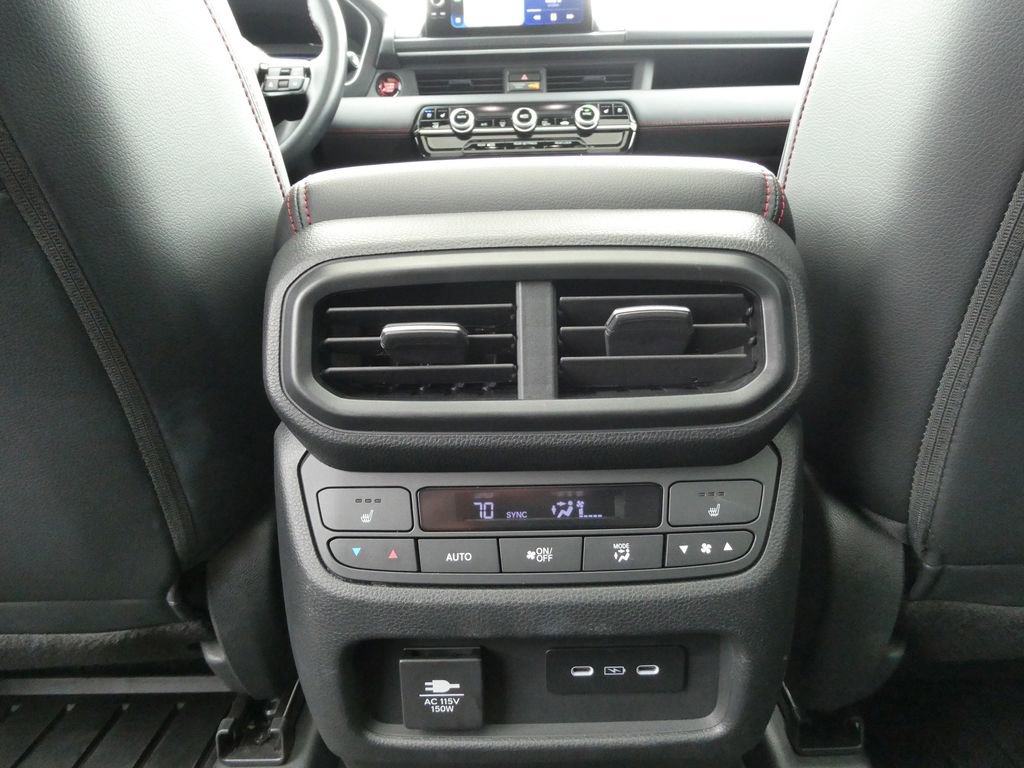 Used 2025 Honda Pilot Black Edition image 22