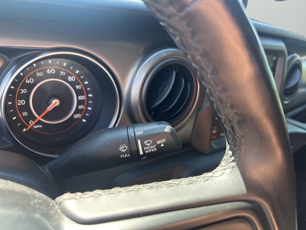 Used 2022 Jeep Gladiator Willys image 32