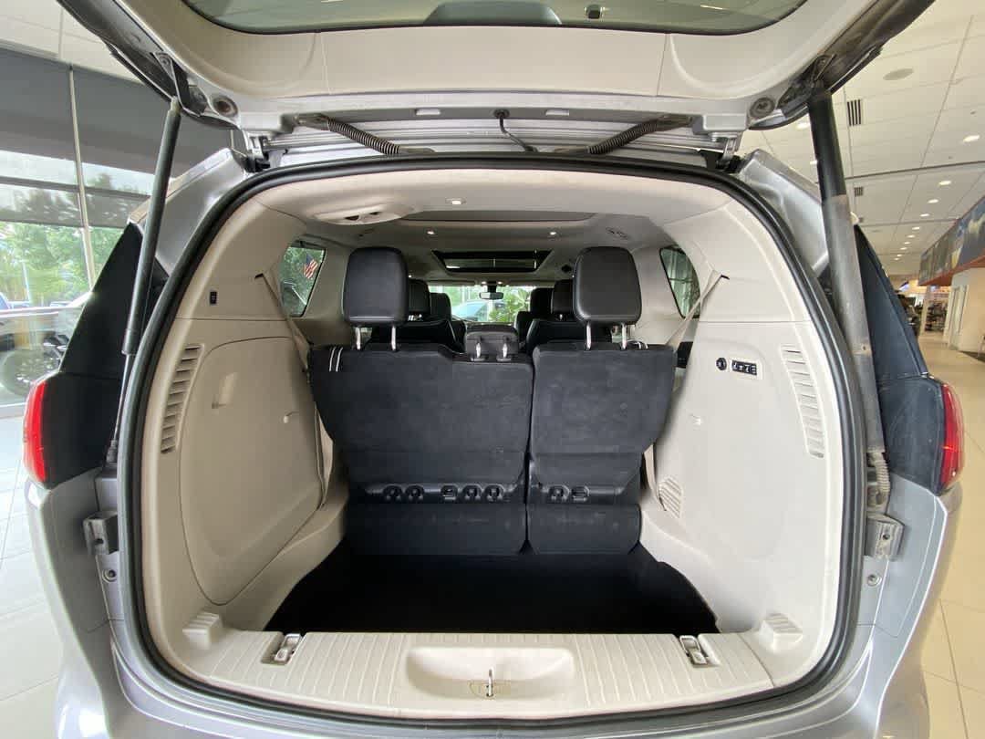 Used 2018 Chrysler Pacifica Limited FWD image 28