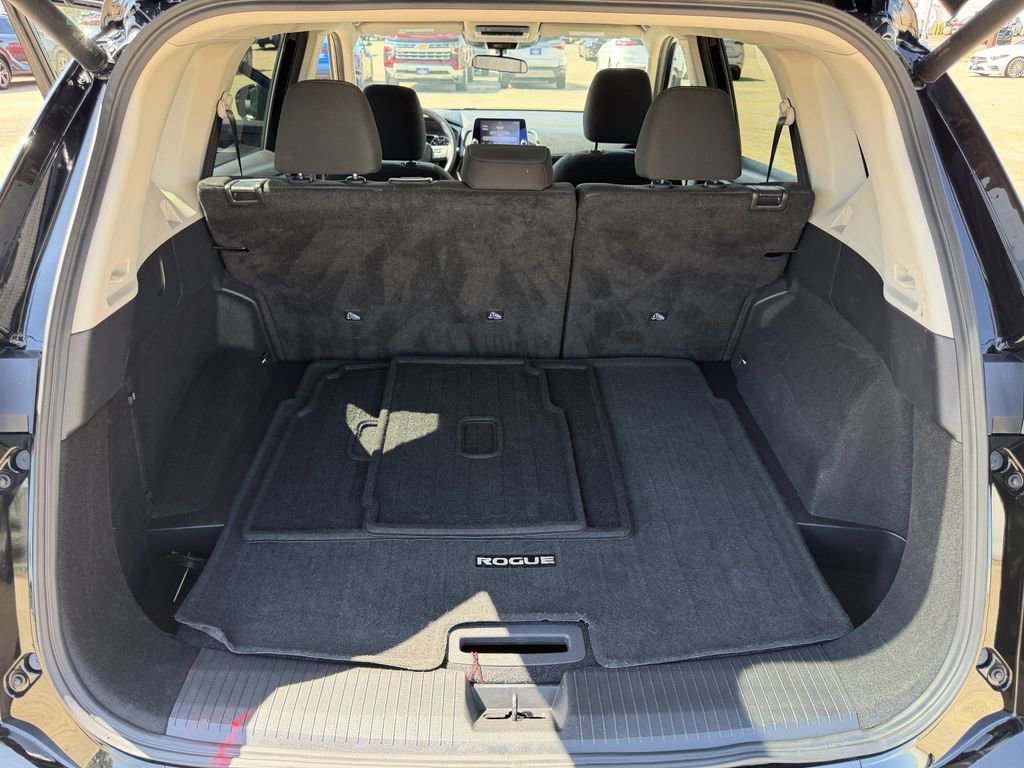 Used 2025 Nissan Rogue SV FWD image 29