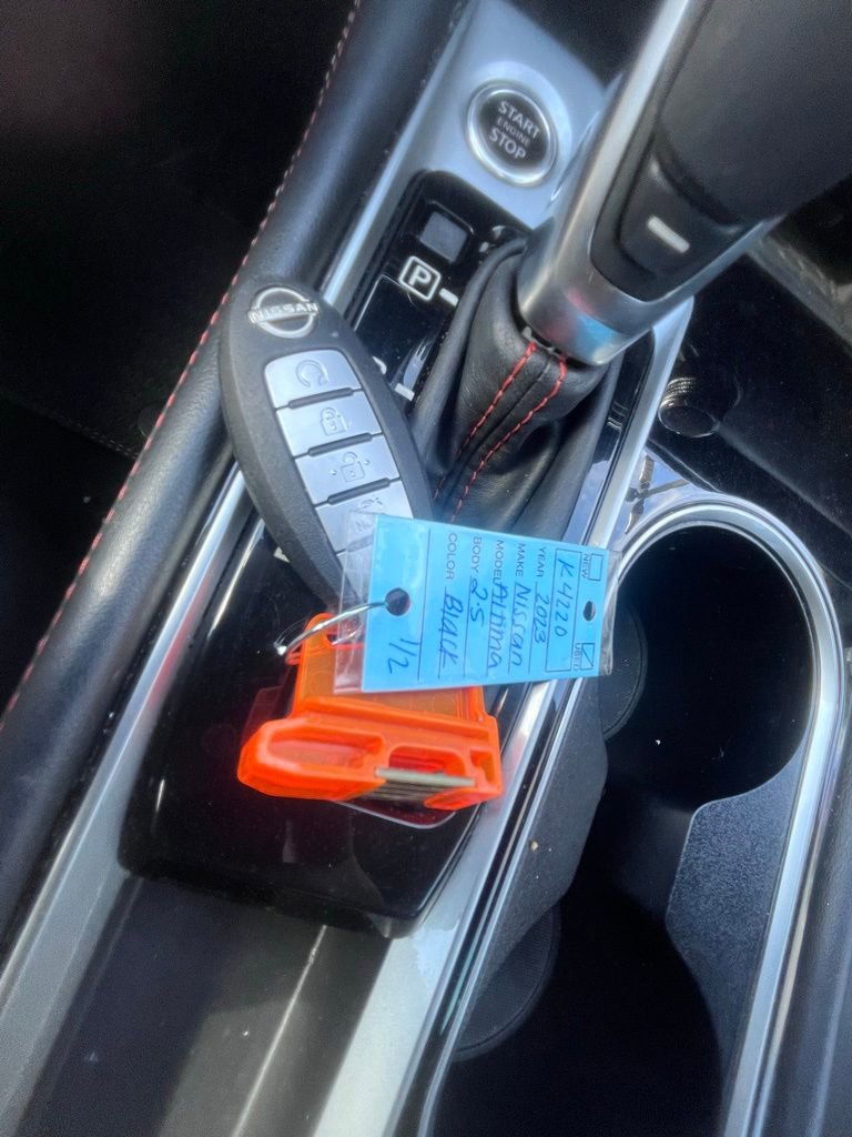 Used 2023 Nissan Altima 2.5 SR image 11