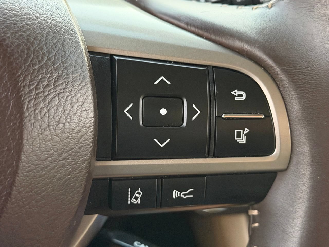 Used 2017 Lexus RX 350 FWD w/ Premium Package image 18