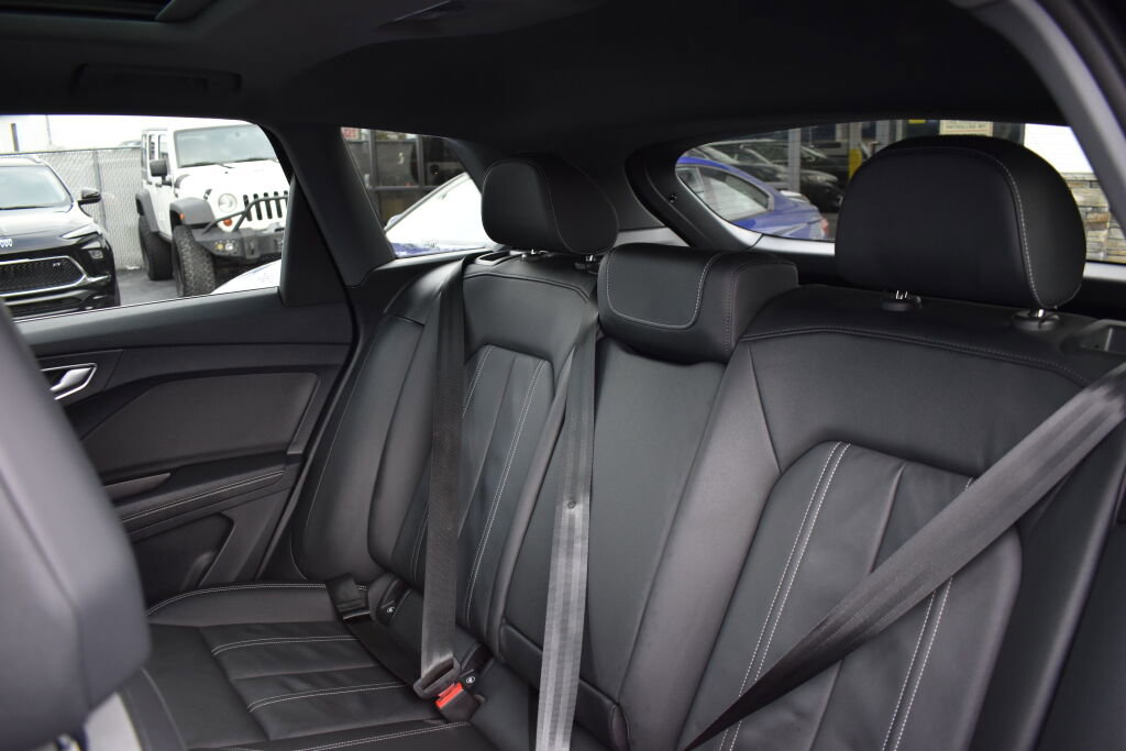 Used 2022 Audi Q4 e-tron Prestige image 28