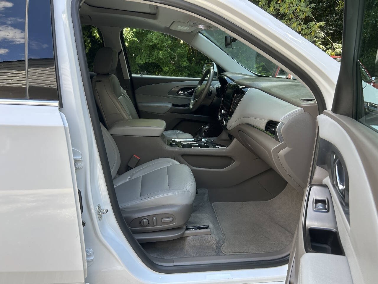 Used 2019 Chevrolet Traverse Premier w/ Driver Confidence II Package FWD image 25