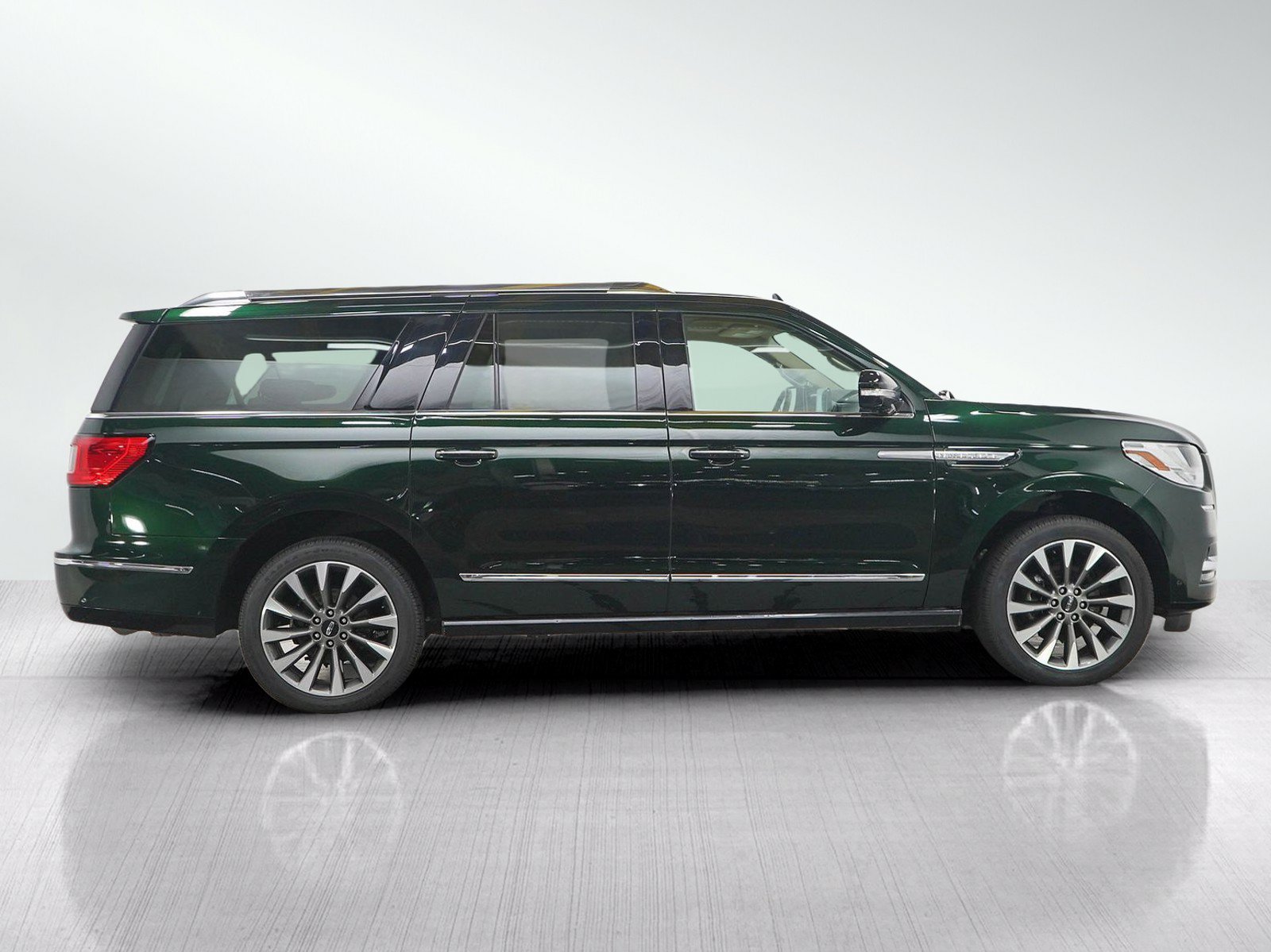 Used 2021 Lincoln Navigator L Reserve w/ Luxury Package AWD/4WD image 7