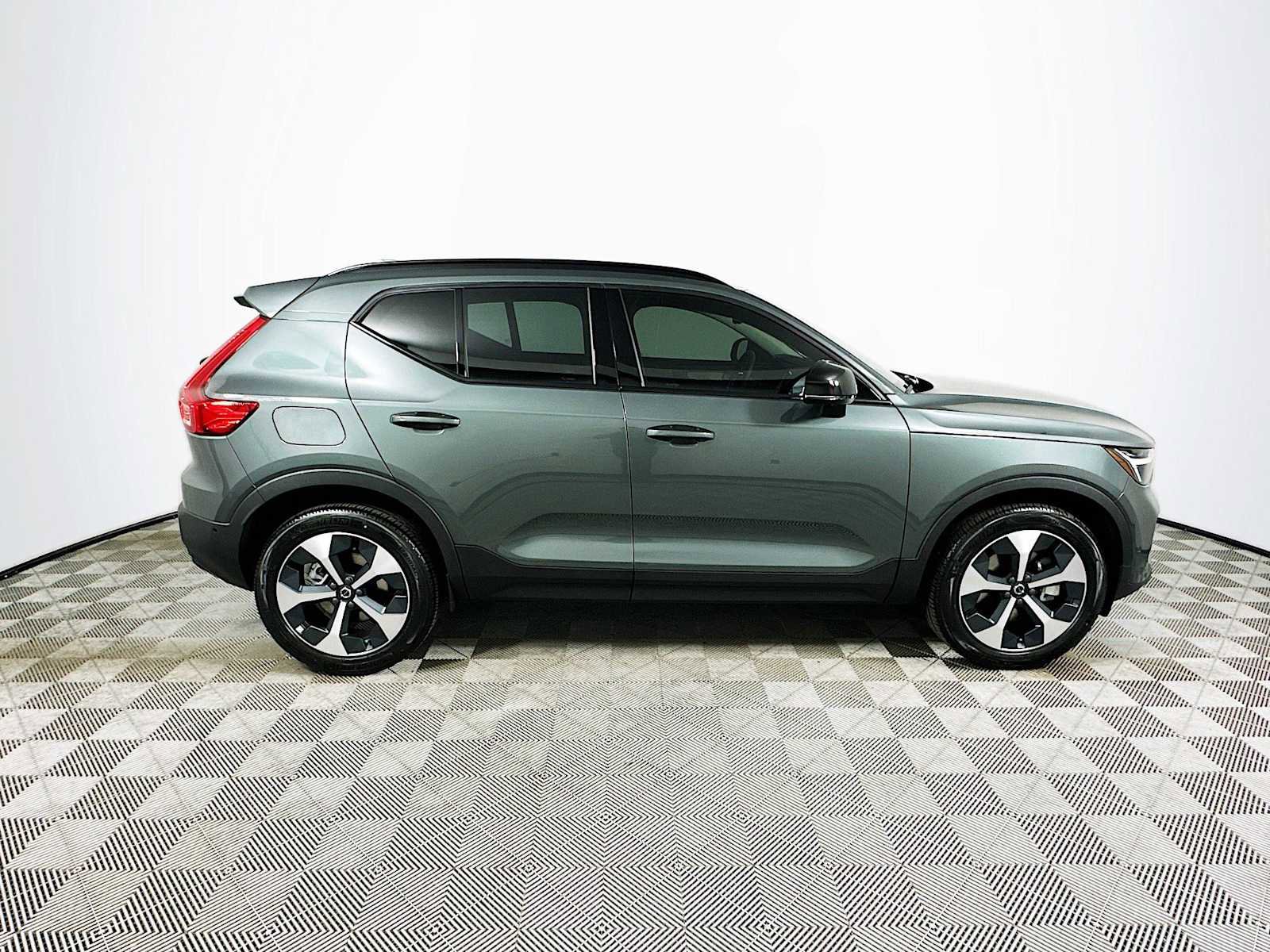 New 2026 Volvo XC40 B5 Plus w/ Protection Package Premier AWD/4WD image 8