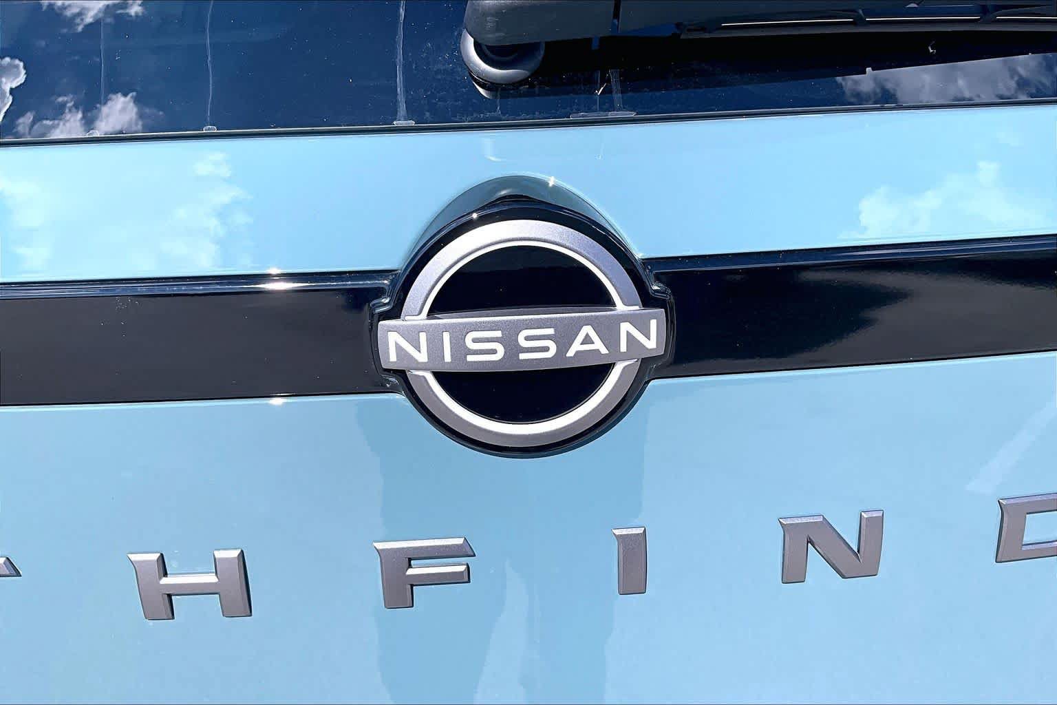 New 2026 Nissan Pathfinder SL FWD image 15