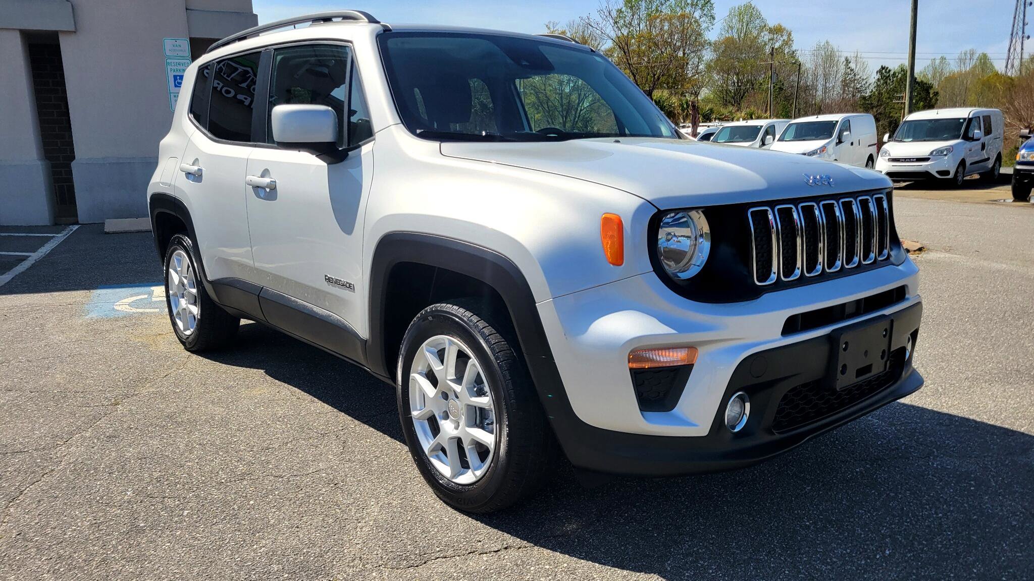 Used 2021 Jeep Renegade Latitude w/ Convenience Group image 3