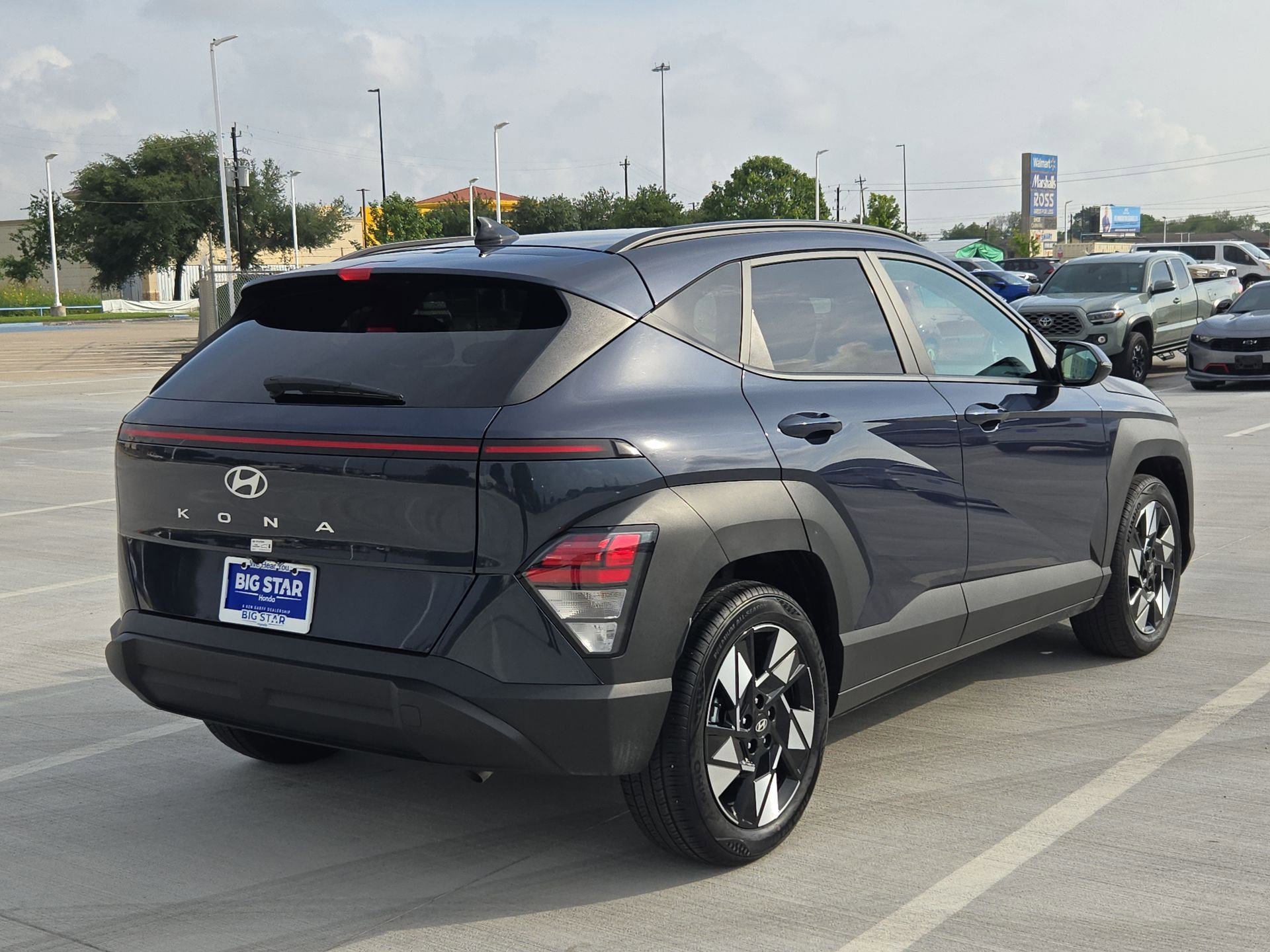 Used 2025 Hyundai Kona SEL FWD image 3