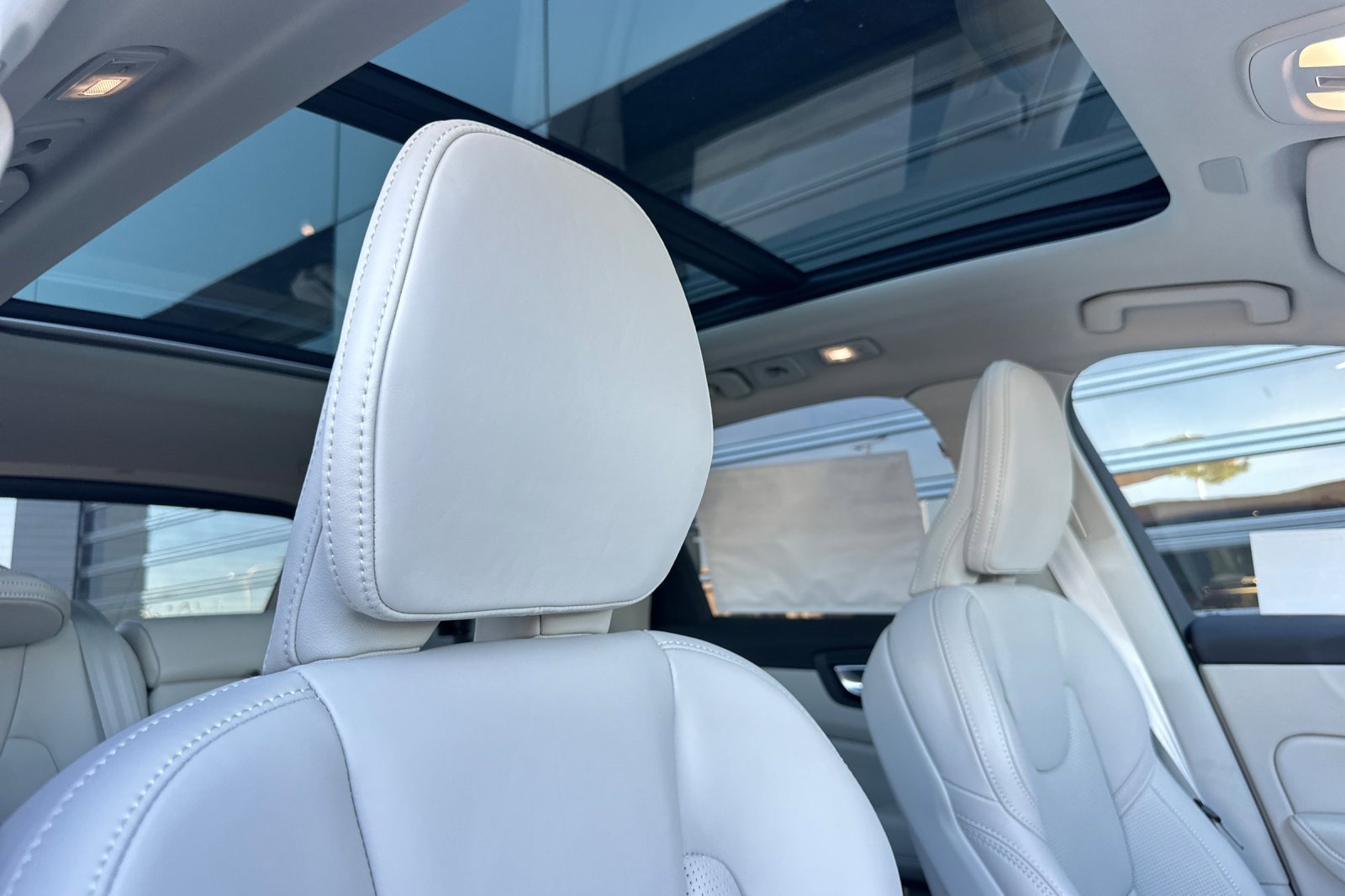New 2026 Volvo XC60 B5 Ultra w/ Protection Package Premier image 18