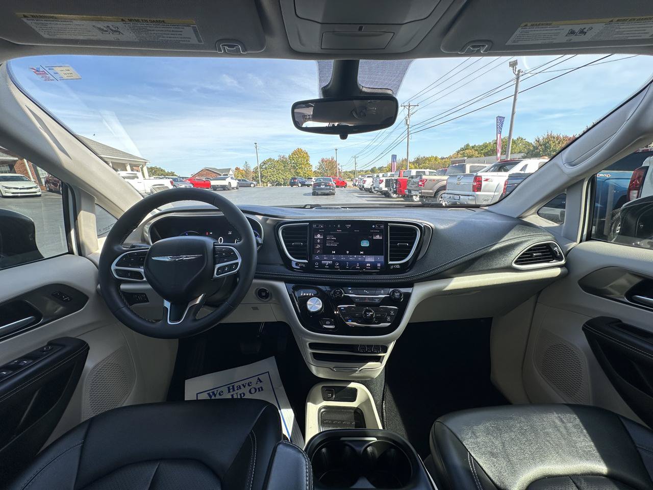 Used 2024 Chrysler Pacifica Limited FWD image 11