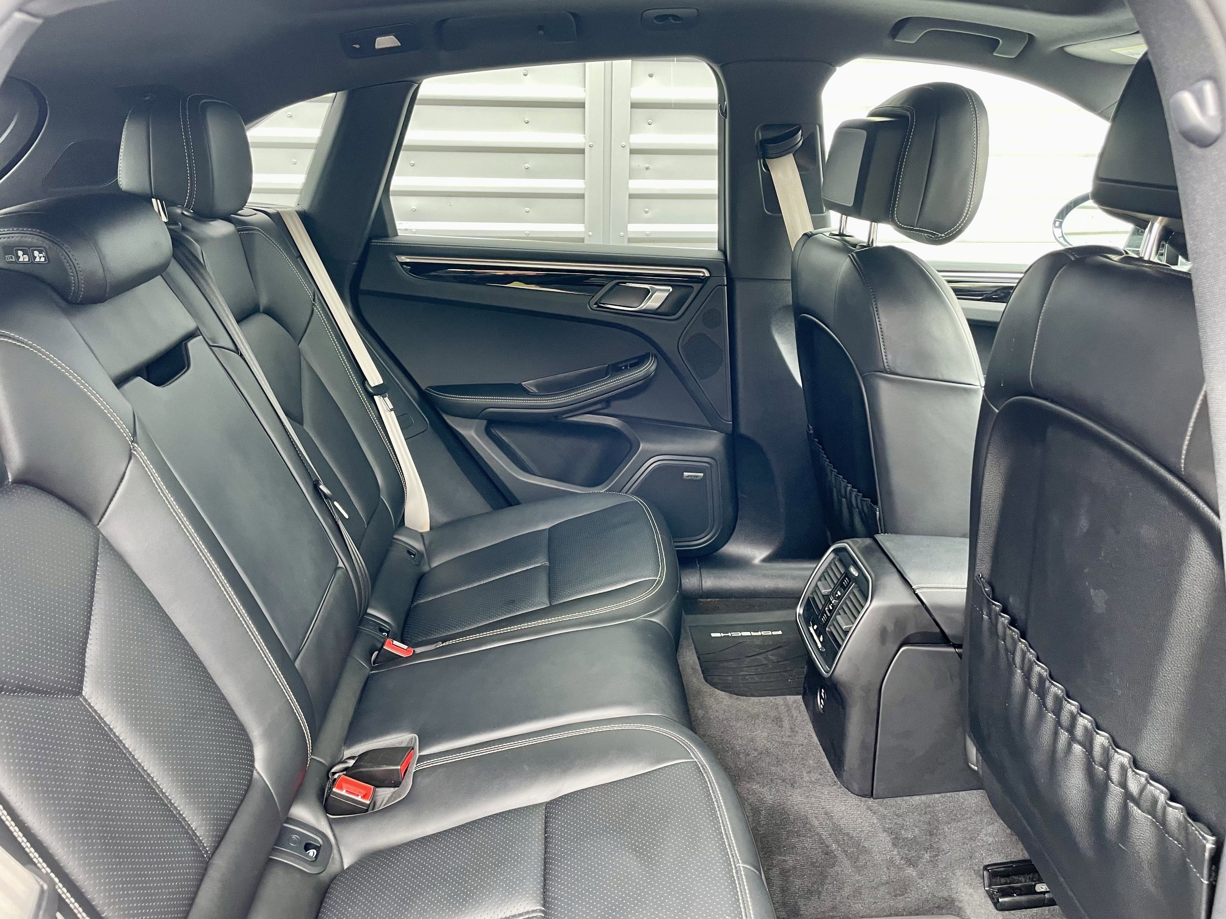 Used 2023 Porsche Macan S w/ Premium Package Plus image 31