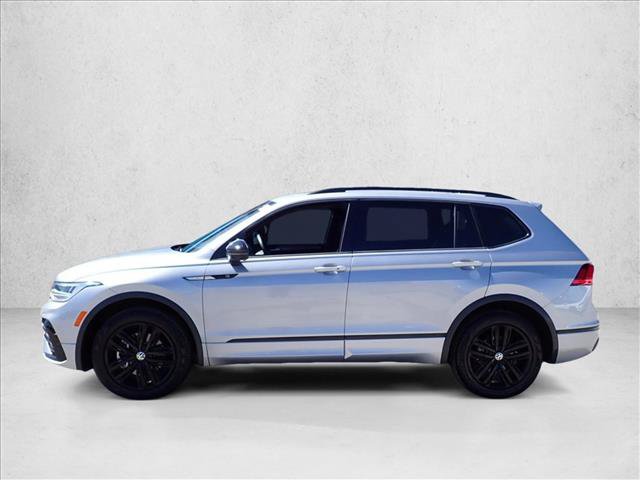 Used 2022 Volkswagen Tiguan SE R-Line AWD/4WD image 2