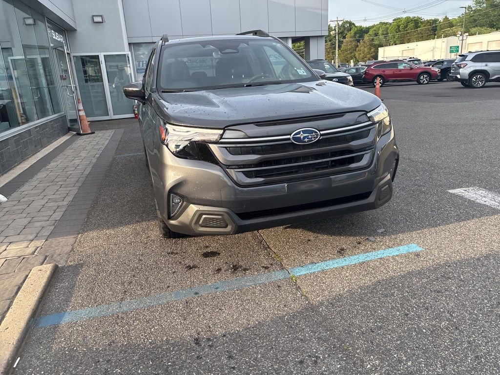 Used 2025 Subaru Forester Premium AWD/4WD image 3