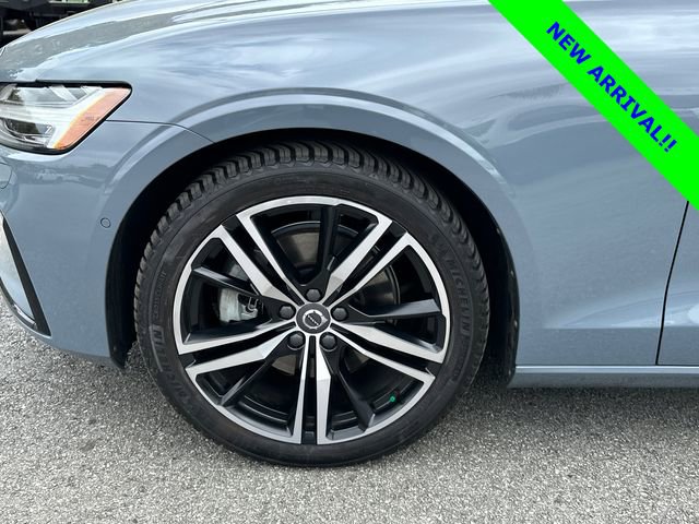 Used 2022 Volvo S60 B5 R-Design image 11
