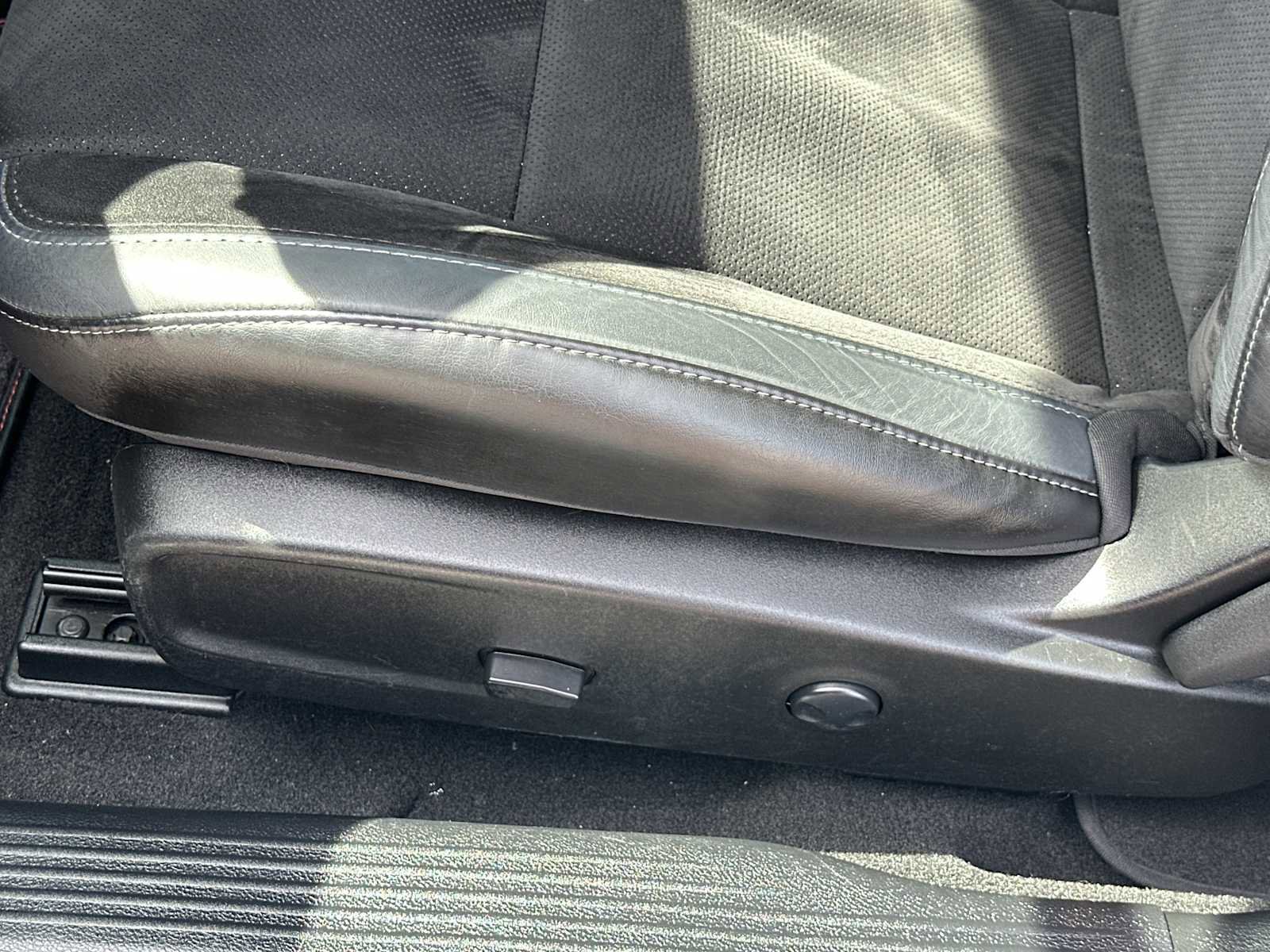 Used 2023 Dodge Challenger R/T w/ Plus Package image 12