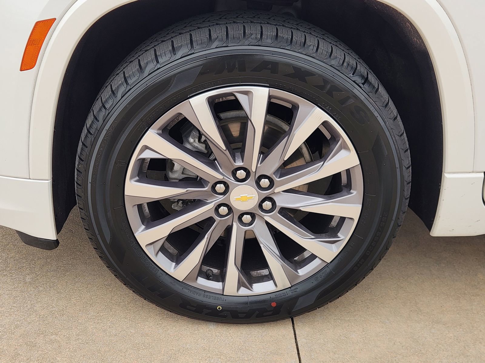 Used 2023 Chevrolet Traverse Premier w/ LPO, Roadside Safety Package FWD image 15