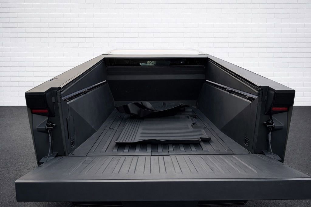 Used 2024 Tesla Cybertruck AWD Crew Cab image 6