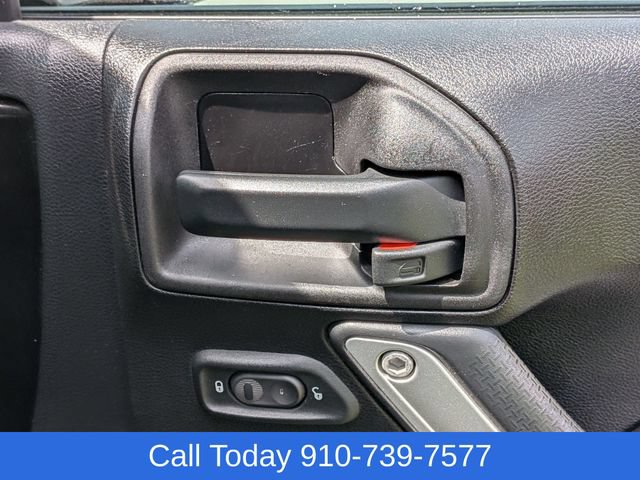 Used 2015 Jeep Wrangler Unlimited Rubicon w/ Dual Top Group AWD/4WD image 33