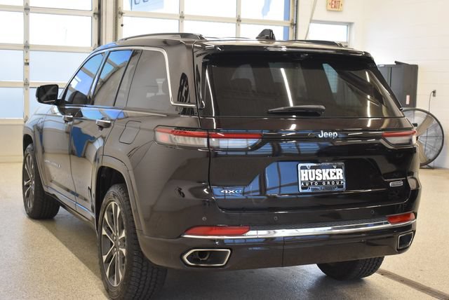 Used 2022 Jeep Grand Cherokee Overland w/ Luxury Tech Group IV AWD/4WD image 10