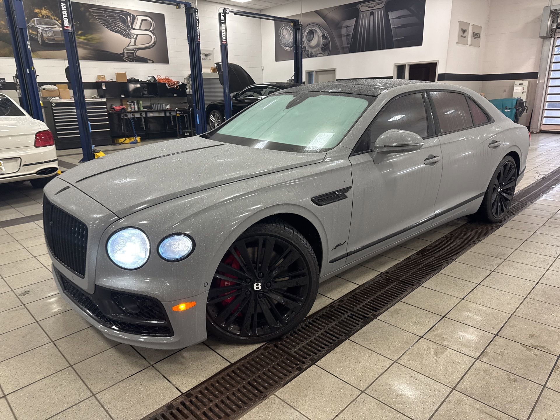 Used 2023 Bentley Flying Spur W12 image 5