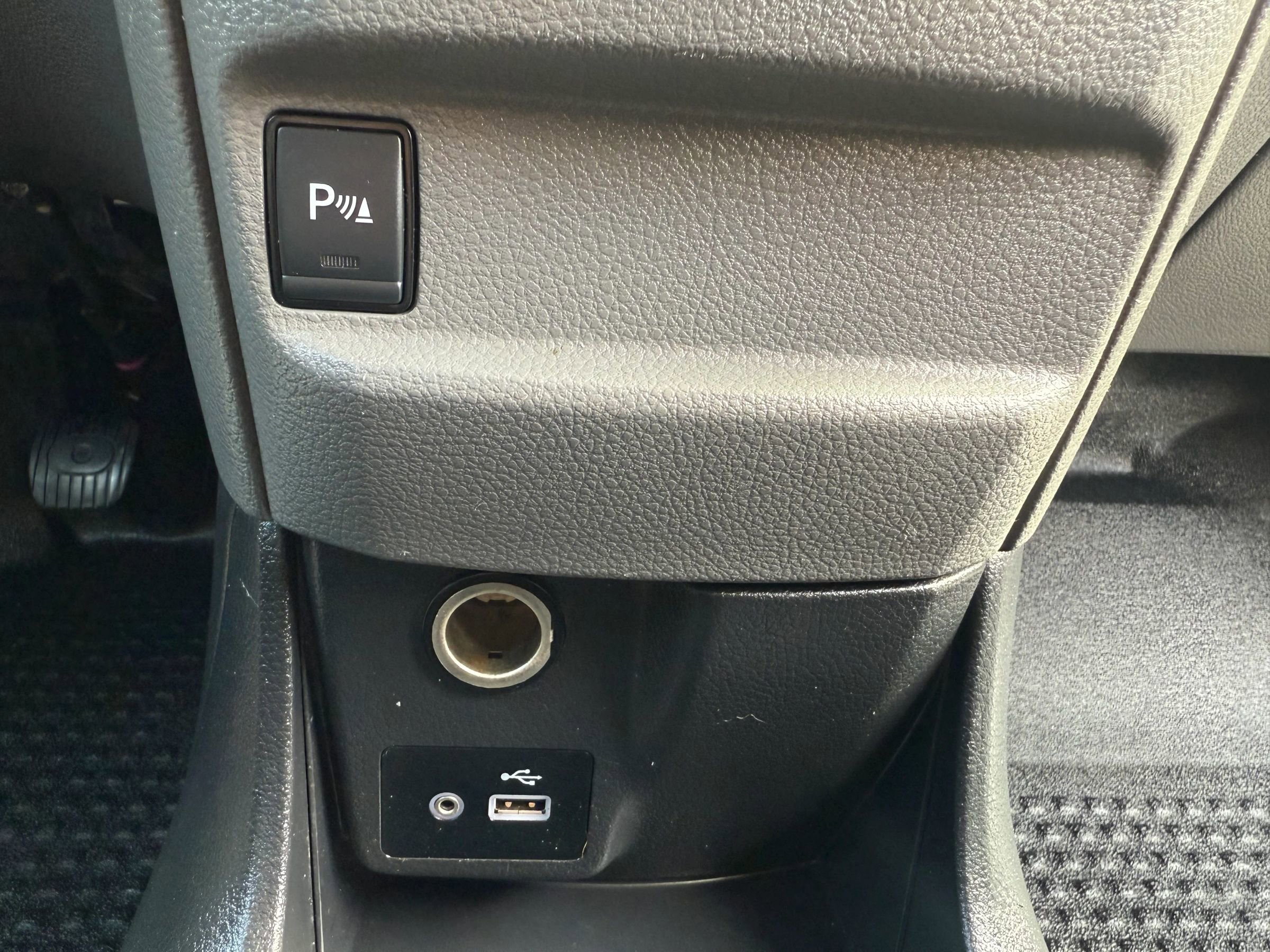 Used 2020 Nissan NV200 SV w/ Back Door Glass Package image 19