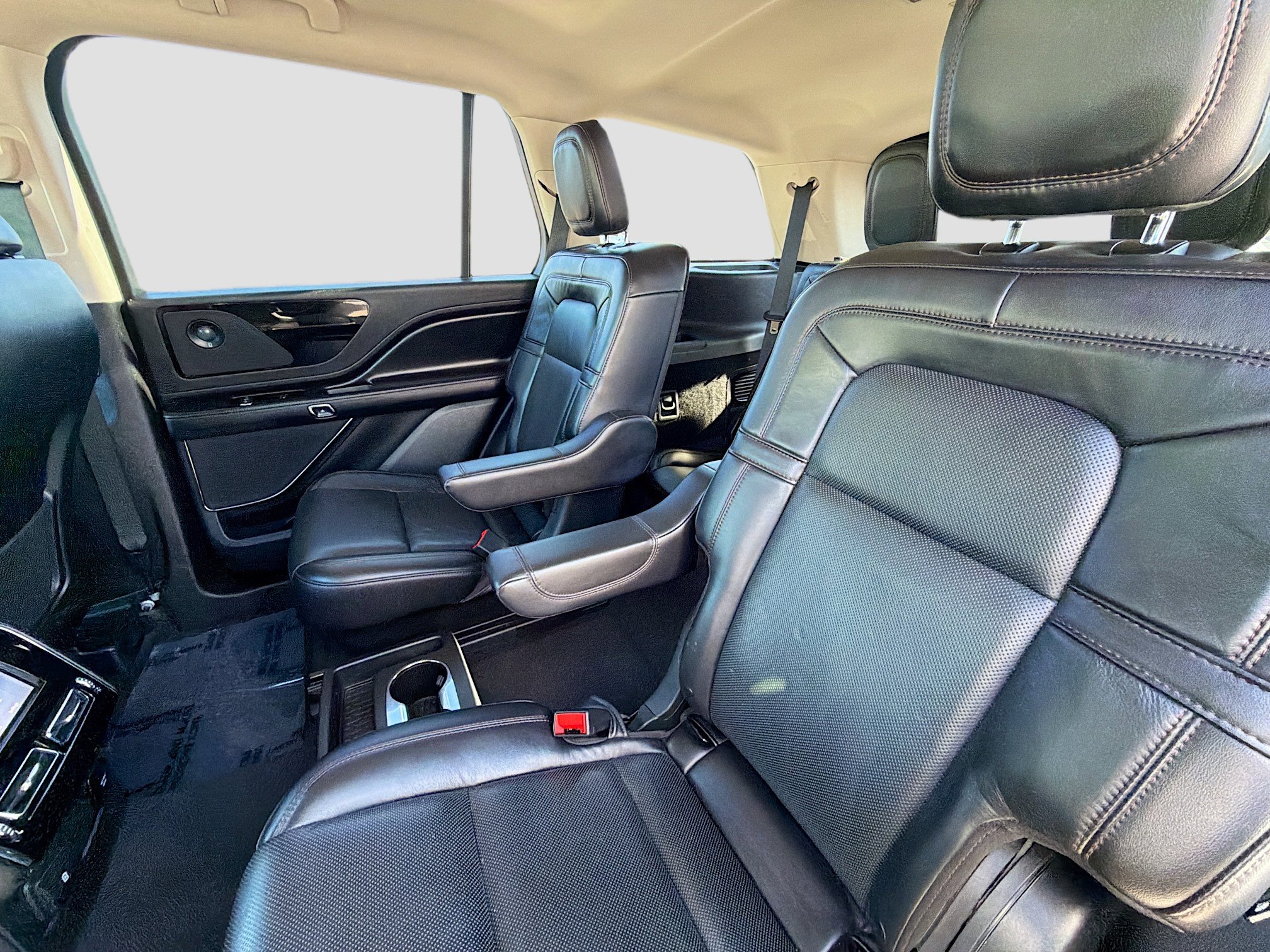 Used 2023 Lincoln Aviator Reserve AWD/4WD image 22