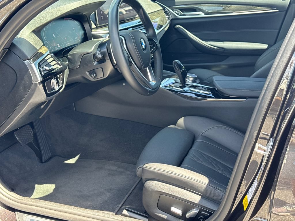 Used 2022 BMW 530i w/ Convenience Package RWD image 9