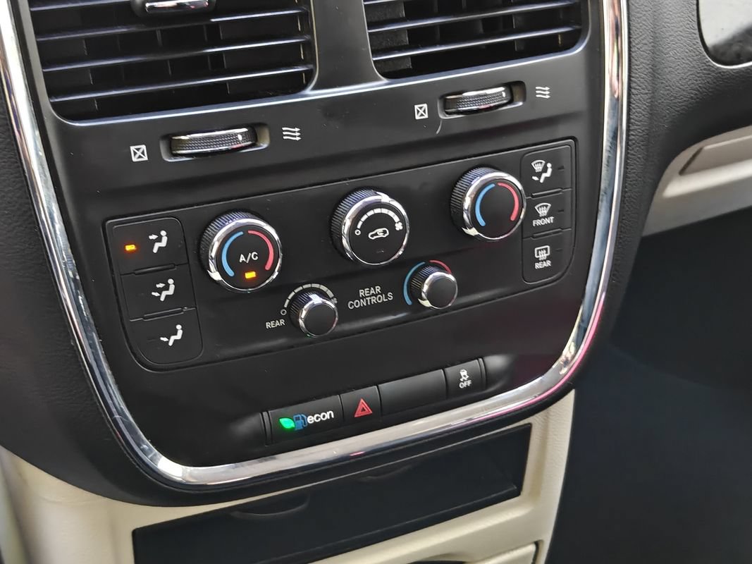 Used 2019 Dodge Grand Caravan SE w/ UConnect Hands-Free Group FWD image 21