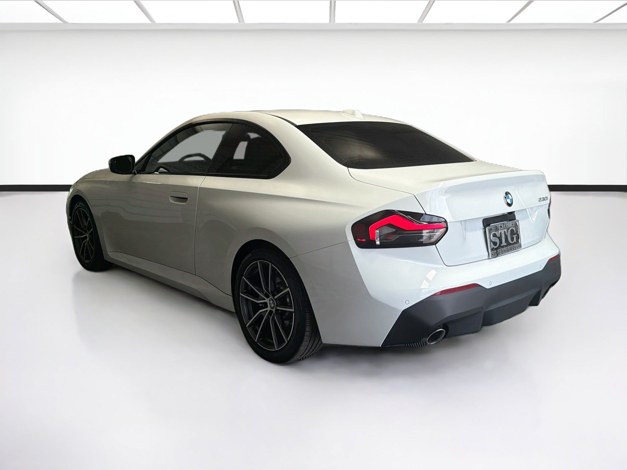 Used 2025 BMW 230i Coupe w/ Convenience Package RWD image 6