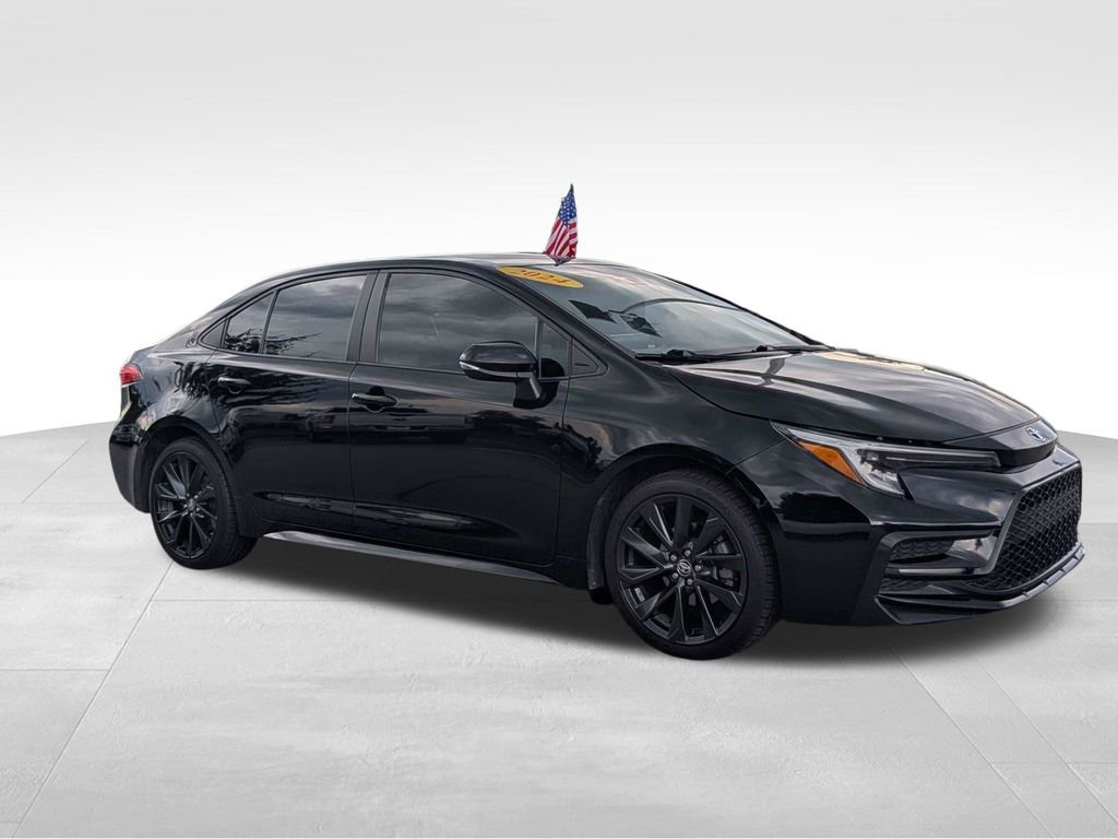 Used 2024 Toyota Corolla SE FWD image 2