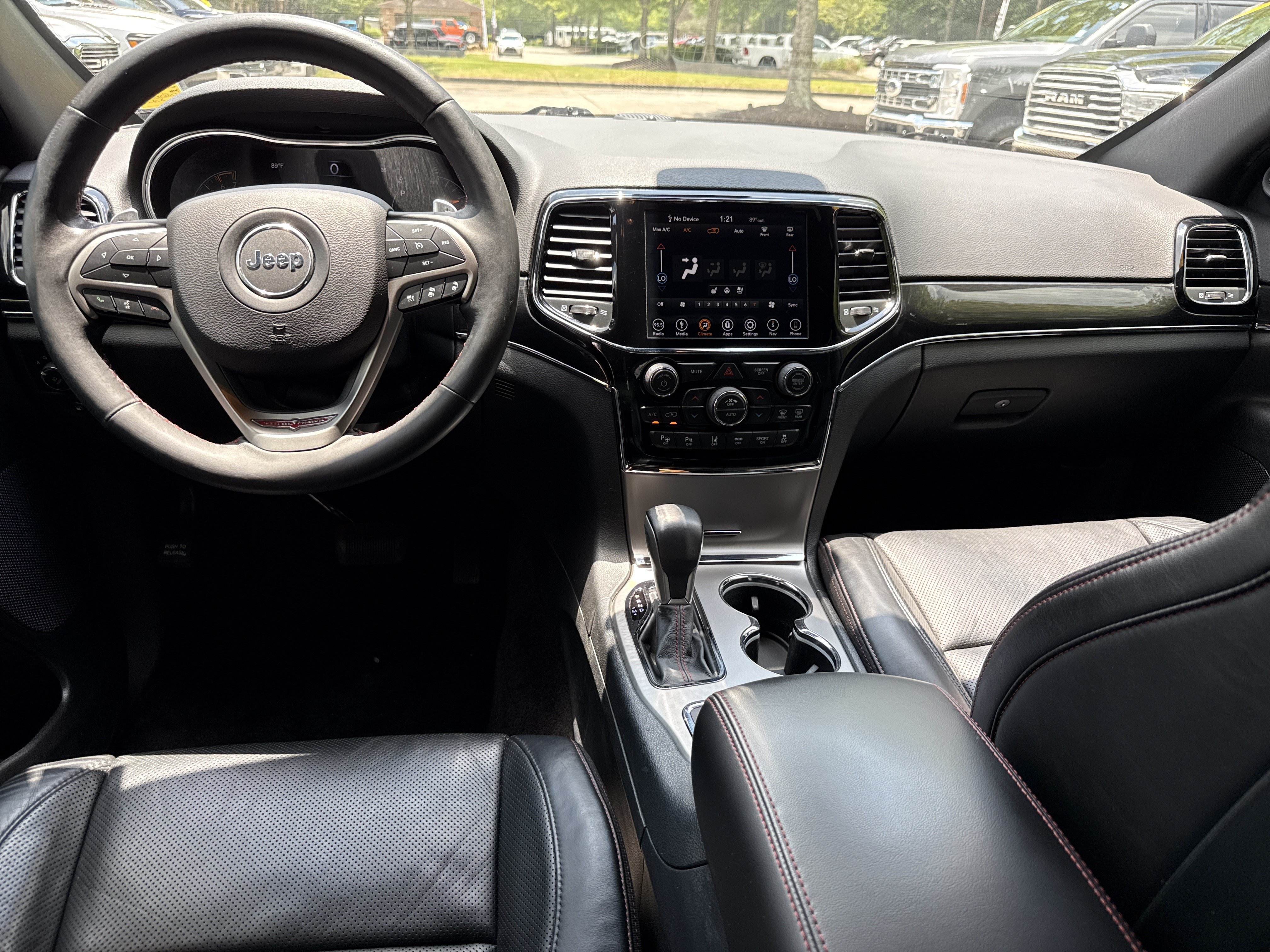 Used 2019 Jeep Grand Cherokee Trailhawk w/ Trailhawk Luxury Group AWD/4WD image 22
