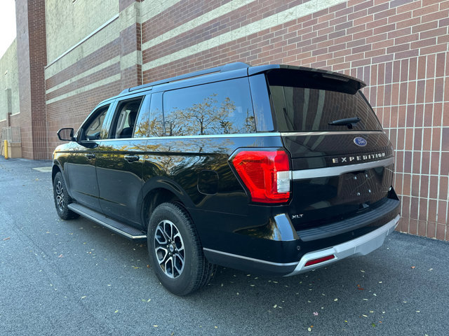 Used 2023 Ford Expedition Max XLT image 6