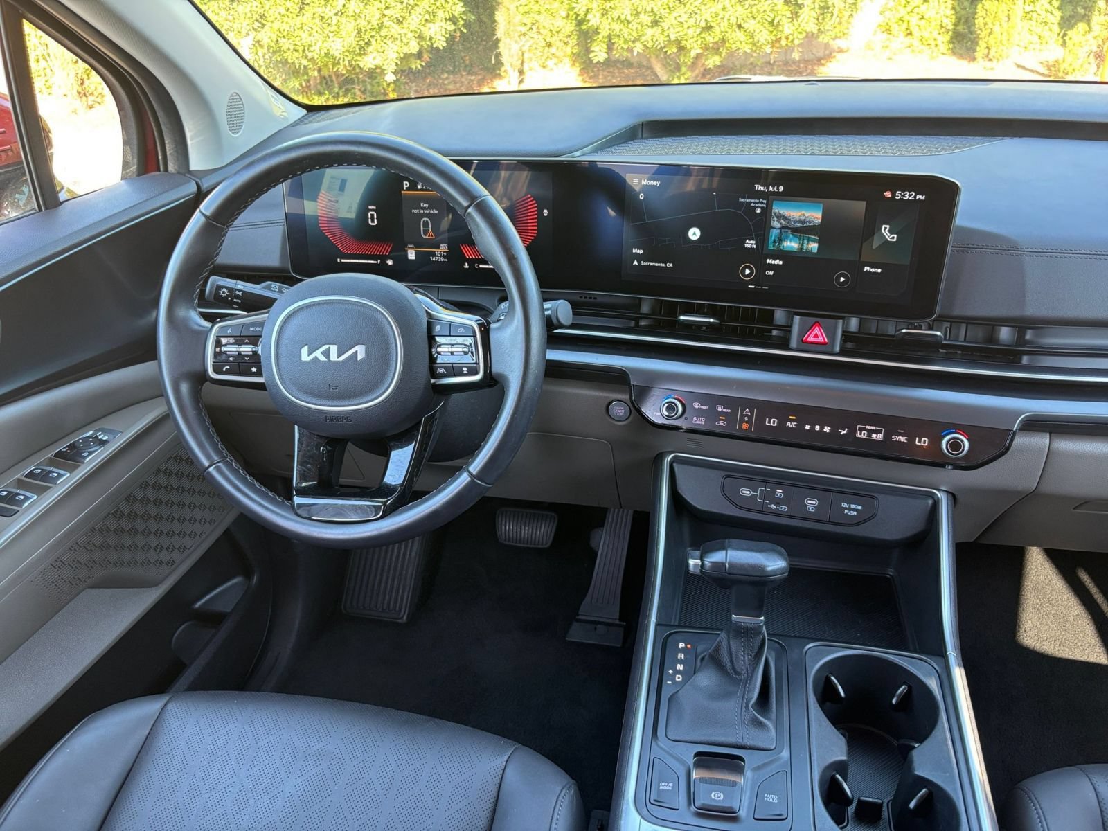 Used 2026 Kia Carnival FWD image 36